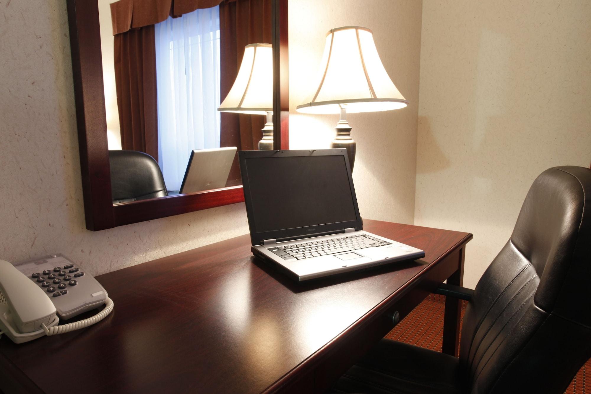 Radisson Hotel Fort St John Fort St. John Экстерьер фото