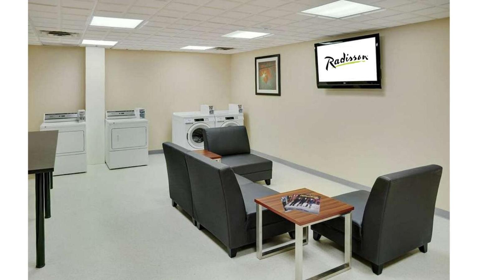 Radisson Hotel Fort St John Fort St. John Экстерьер фото