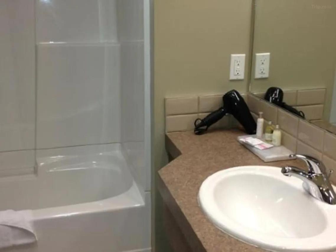 Radisson Hotel Fort St John Fort St. John Экстерьер фото