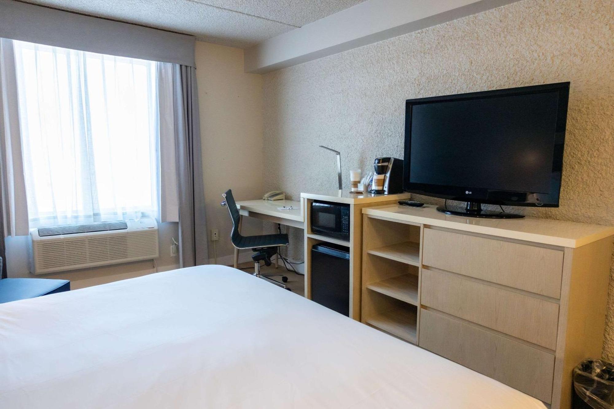 Radisson Hotel Fort St John Fort St. John Экстерьер фото