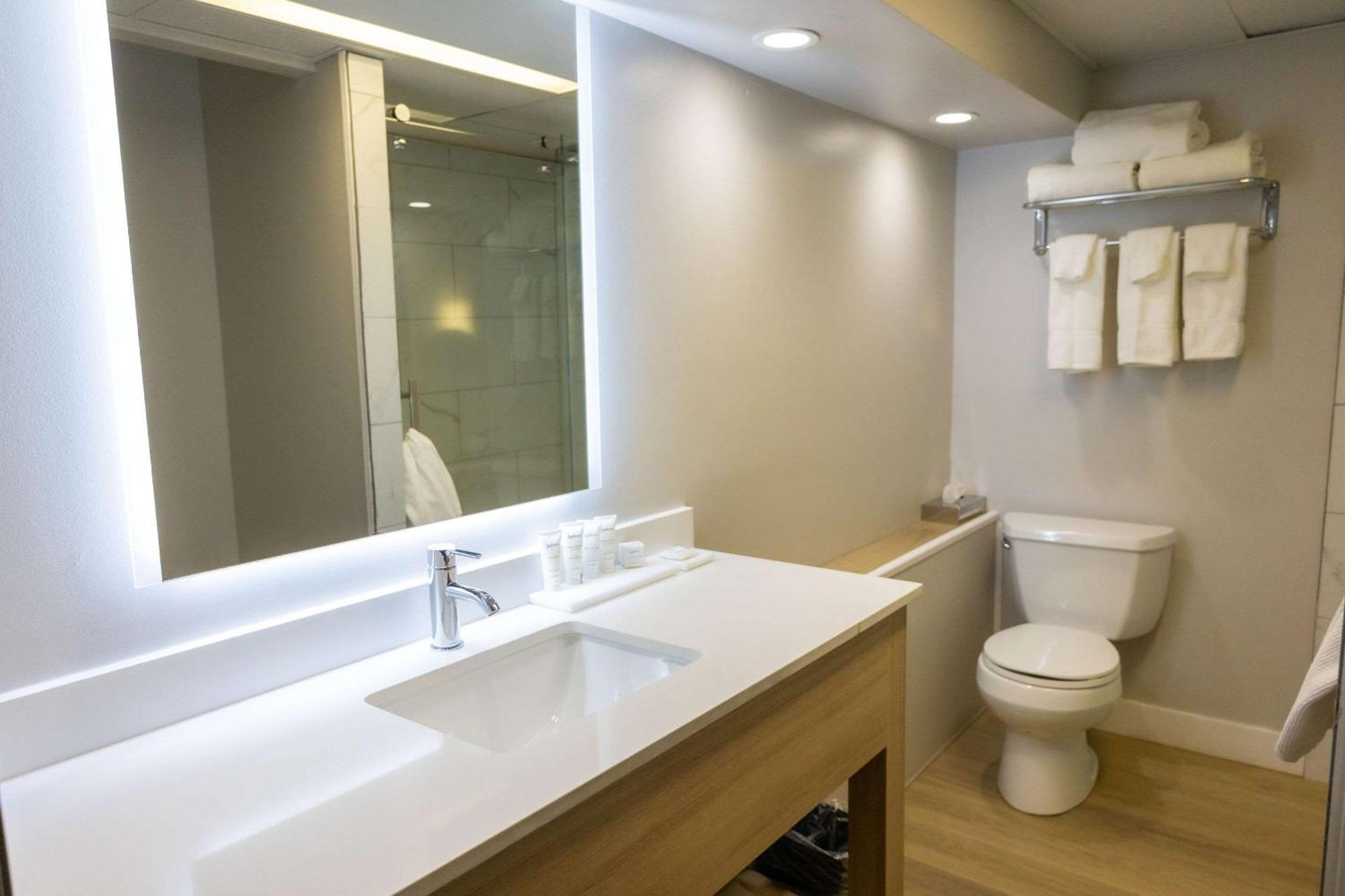 Radisson Hotel Fort St John Fort St. John Экстерьер фото