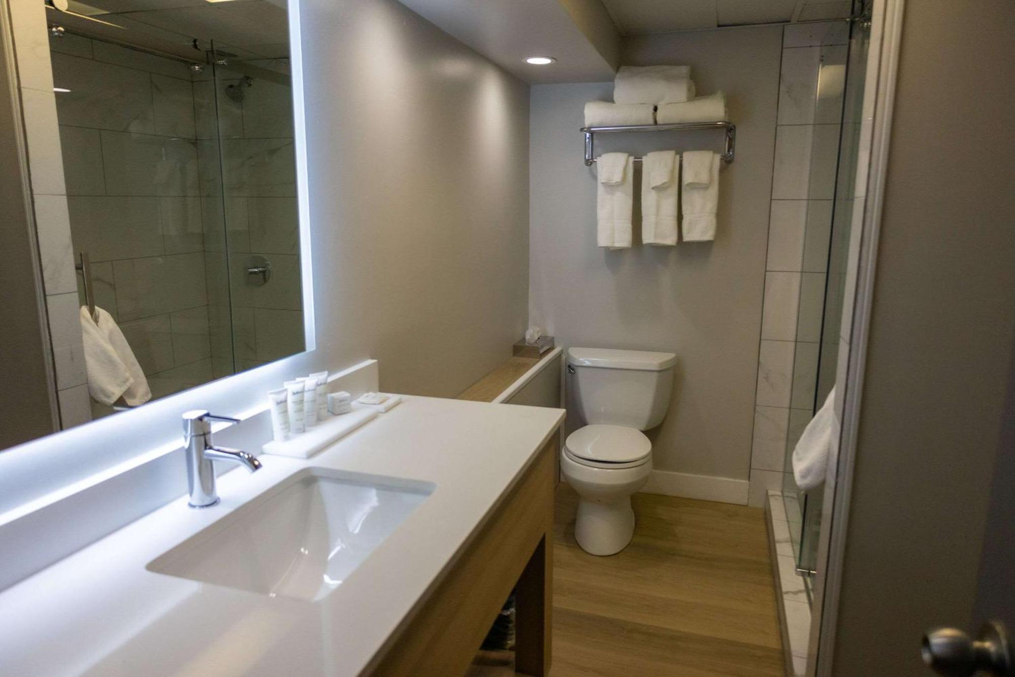 Radisson Hotel Fort St John Fort St. John Экстерьер фото