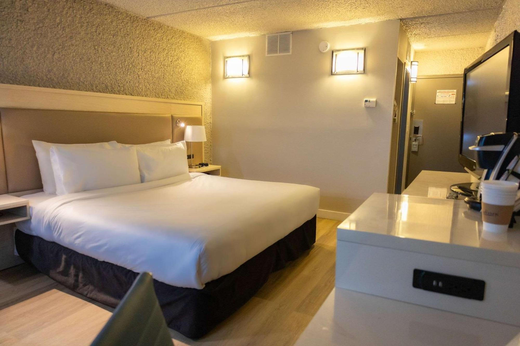 Radisson Hotel Fort St John Fort St. John Экстерьер фото