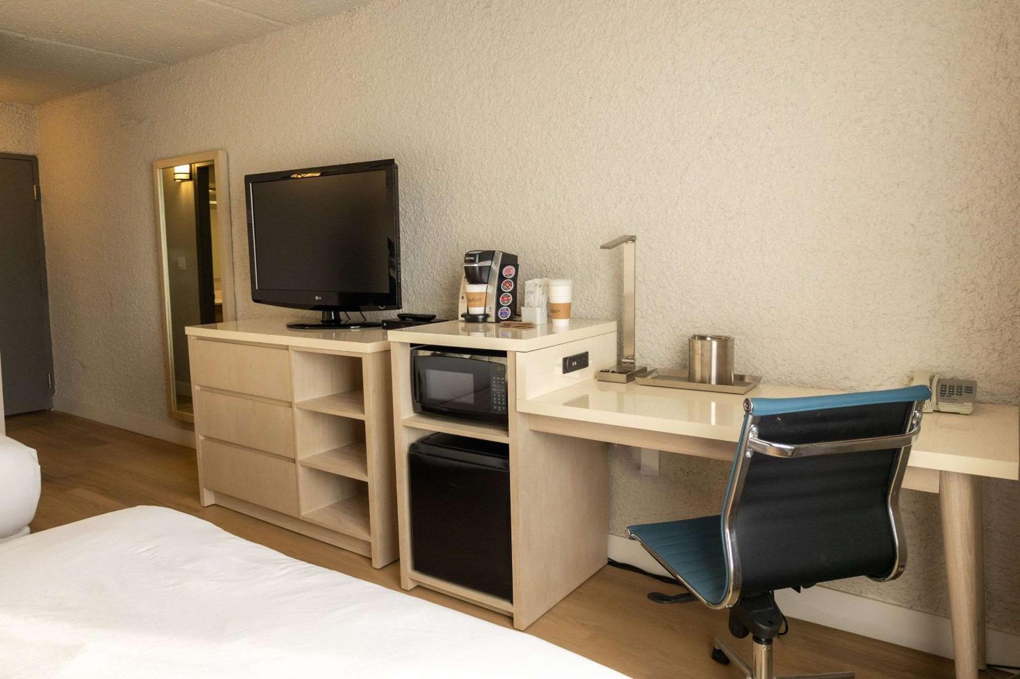 Radisson Hotel Fort St John Fort St. John Экстерьер фото
